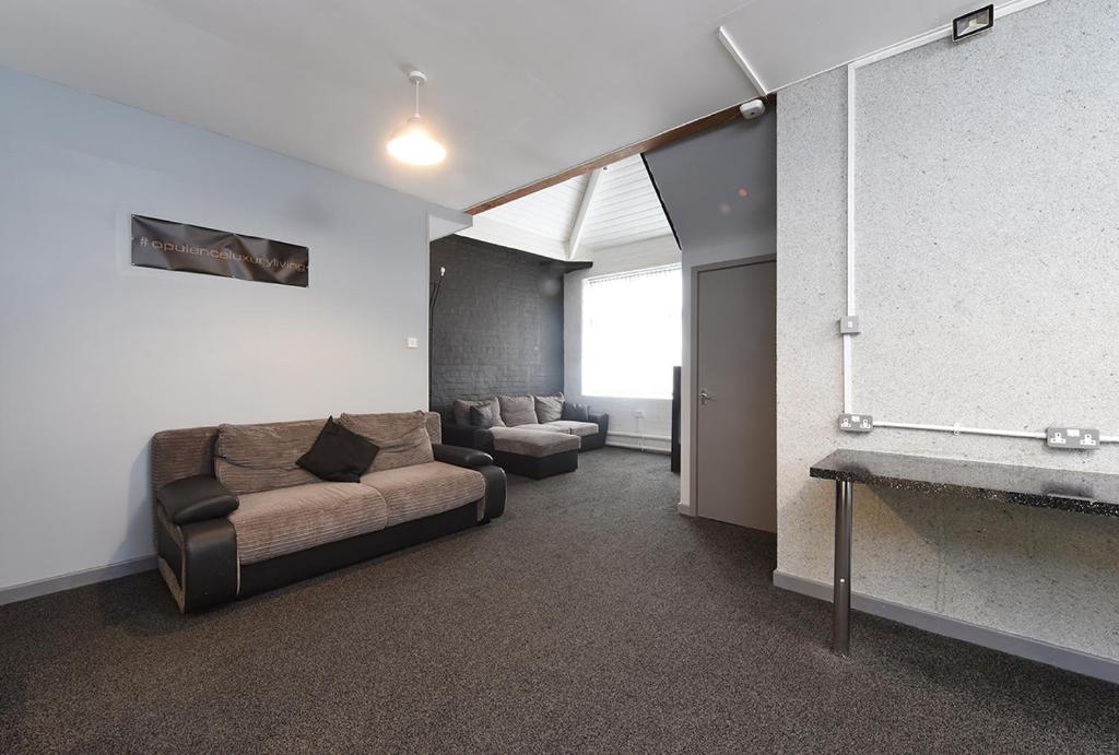 Penthouse Warehouse Slps 18 (61) room 5